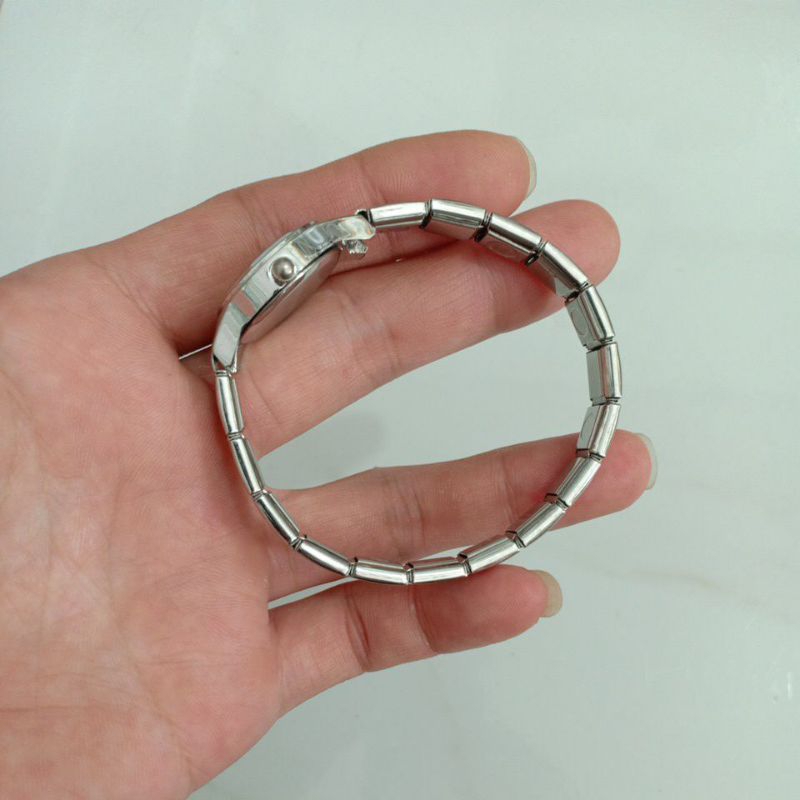 Đồng hồ nữ si nhật dây chun hiệu ROYAL CROWN màu bạc độ mới cao 92%