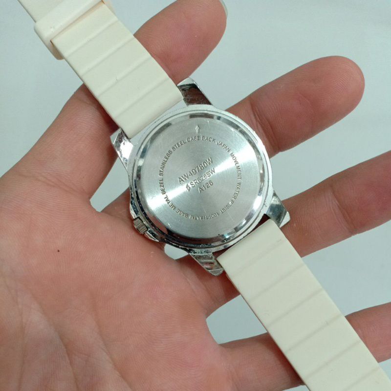 Đồng hồ nam si nhật dây cao su hiệu NO BRAND màu trắng độ mới 90%