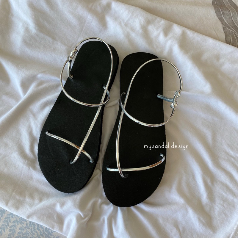 Giày sandal quai mảnh bóng vàng style Hàn