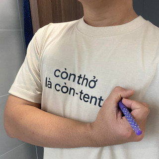 Áo thun hài hước - còn thở là content - unisex - in hình - đen, trắng, be