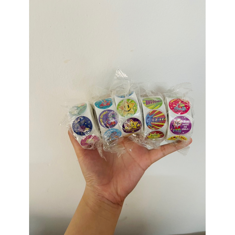 Cuộn 500 miếng dán sticker ngẫu nhiên