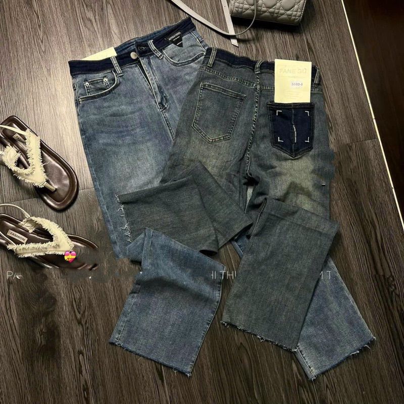 Quần Jeans Ống Đứng Túi Pha Màu Phối Cạp Đính Tag