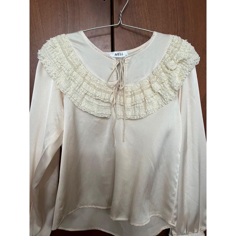 Áo phi bóng viền ren Onmellem