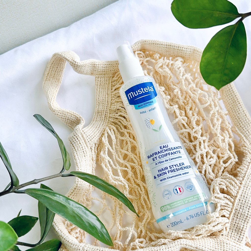 Xịt dưỡng tóc và thơm cơ thể Mustela Hair Styler & Skin Freshener hương thơm tươi mát, dưỡng ẩm và làm sạch da đầu