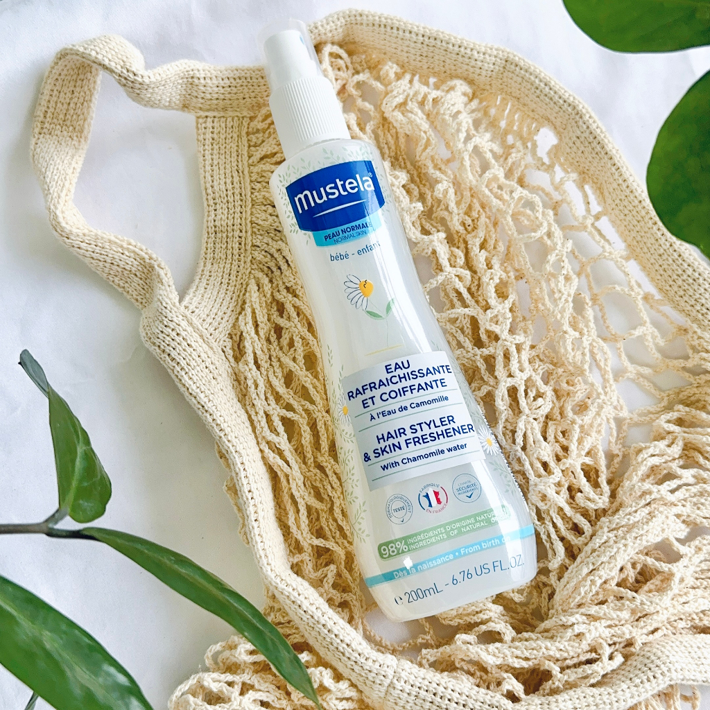 Xịt dưỡng tóc và thơm cơ thể Mustela Hair Styler & Skin Freshener hương thơm tươi mát, dưỡng ẩm và làm sạch da đầu