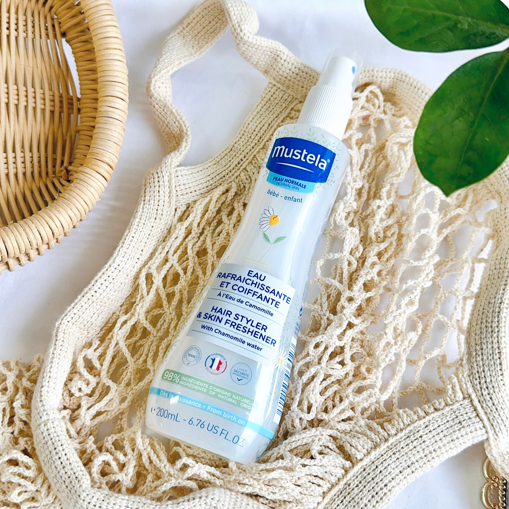 Xịt dưỡng tóc và thơm cơ thể Mustela Hair Styler & Skin Freshener hương thơm tươi mát, dưỡng ẩm và làm sạch da đầu