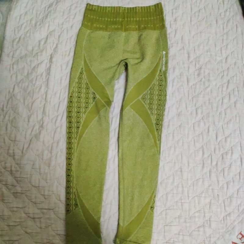 Quần legging màu xanh bơ (thun cotton 4 chiều tập gym)