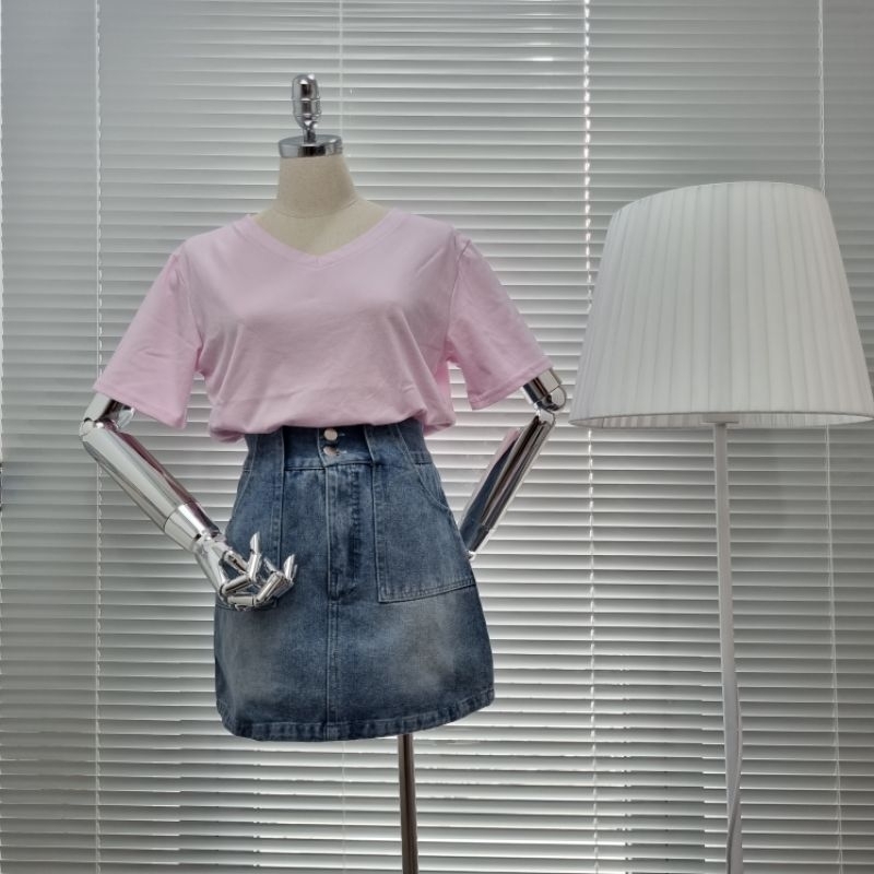 Áo thun cổ tim , tay ngắn .nhiều màu . chất cotton thoáng mát