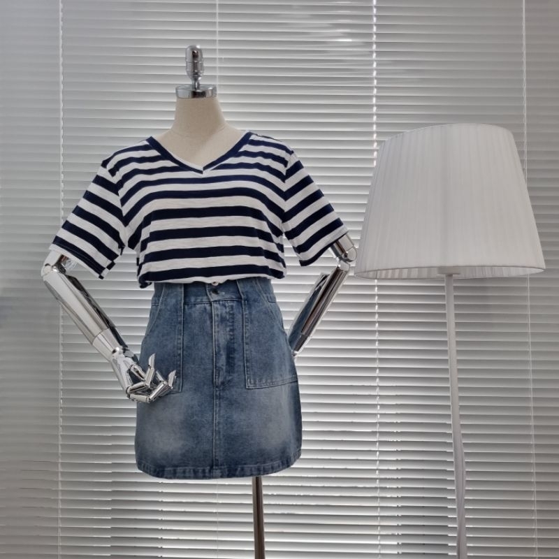 Áo thun cổ tim , tay ngắn .nhiều màu . chất cotton thoáng mát