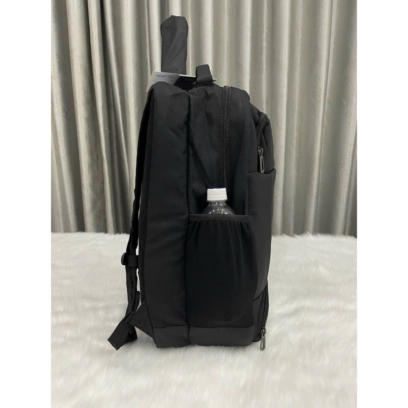 Balo yonex có chụp cán đi kèm