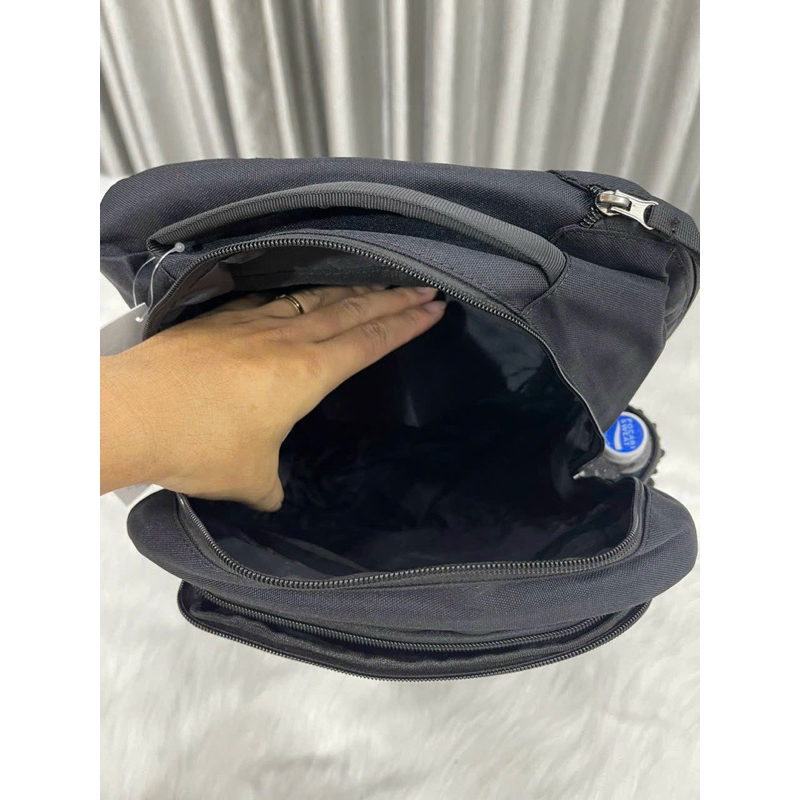 Balo yonex có chụp cán đi kèm