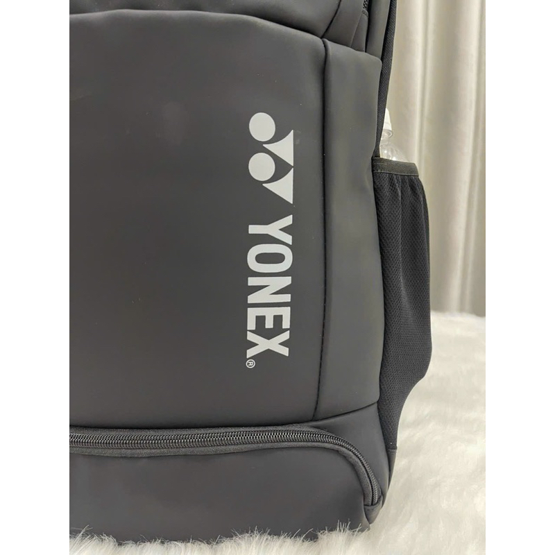 Balo yonex có chụp cán đi kèm