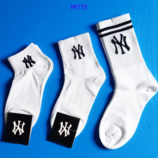 Tất cổ cao, cổ ngắn đen trắng .N.Y. dày dặn dành cho nam nữ, kiểu dáng trẻ trung năng động.