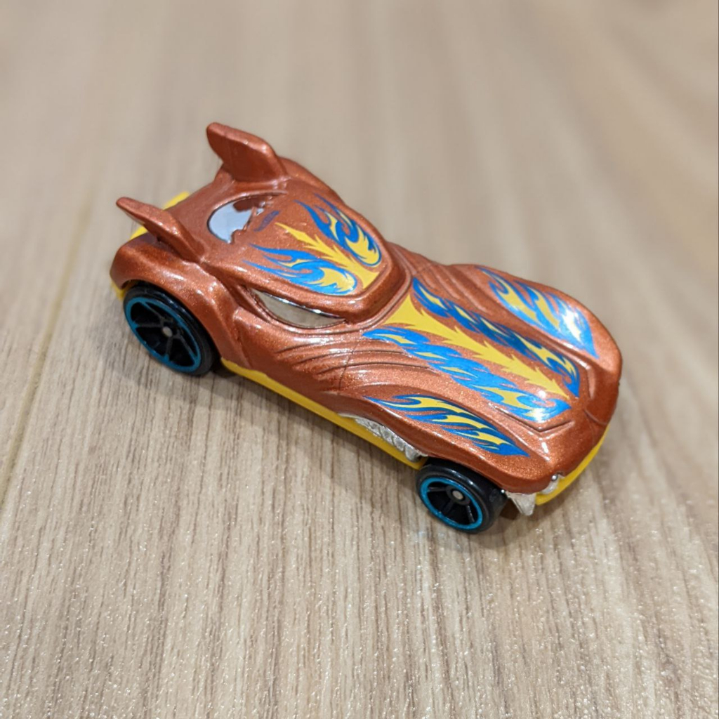 Xe mô hình Hot Wheels Howlin' Heat - Sun Bear