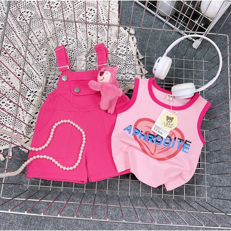 Set 3 món yếm bé gái màu hồng kèm áo phông cotton và gấu dâu đáng yêu
