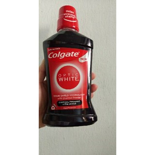Nước súc miệng Colgate Trắng Răng Optic White Than Hoạt Tính Bạc Hà The Mát 500ml