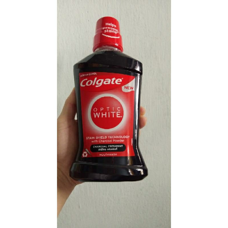 Nước súc miệng Colgate Trắng Răng Optic White Than Hoạt Tính Bạc Hà The Mát 500ml