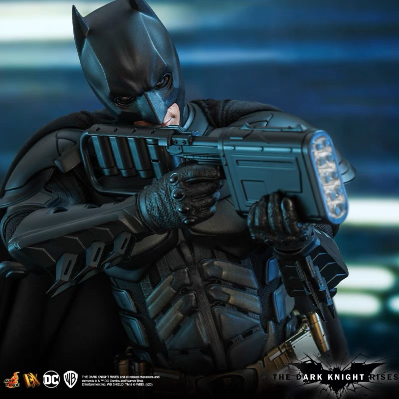 Mô hình Hottoys 1/6 DX-19: Batman