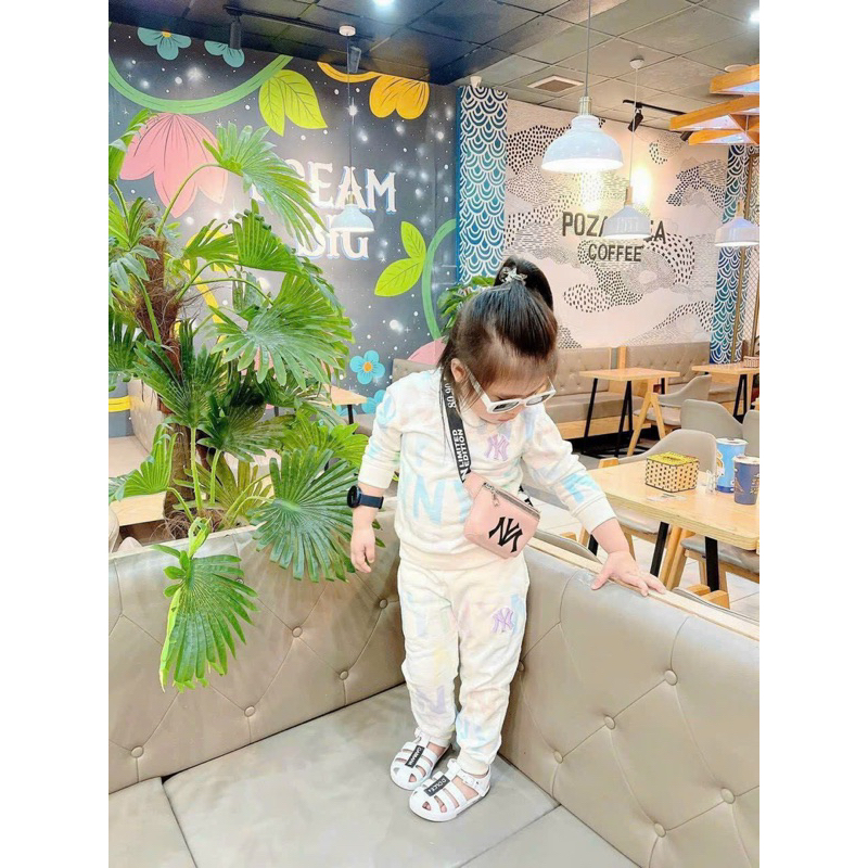 set ny bé dài tay