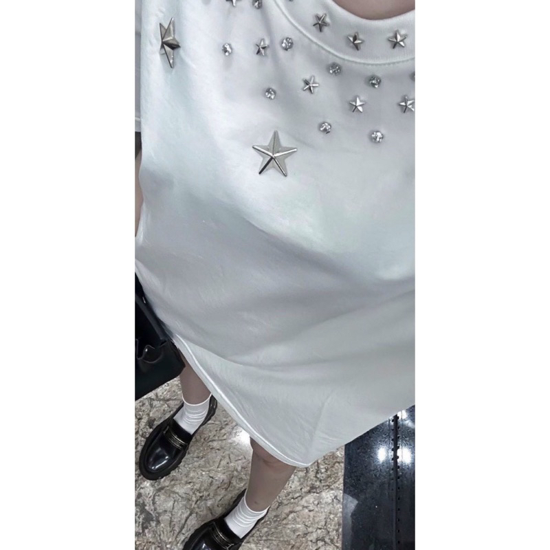 Set Áo Phông Bo Cổ Tròn Nạm Full Đá Đính Ngôi Sao Nổi Mix Chân Váy Jeans Thêu X