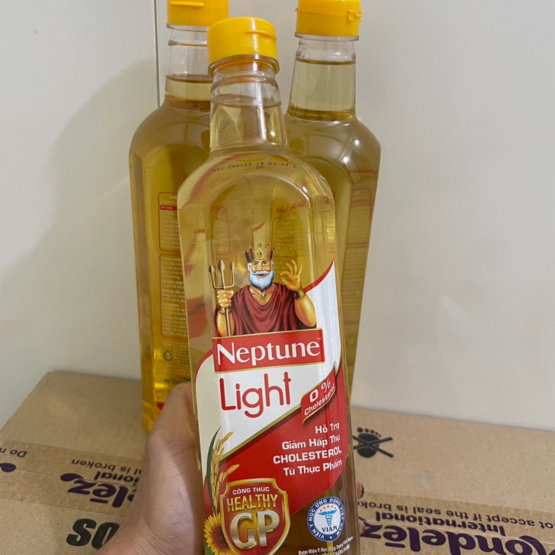 Dầu ăn Neptune Light chai 1lít