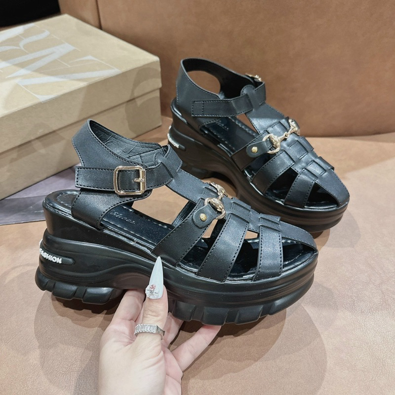 Giày xăng đan rọ khoá