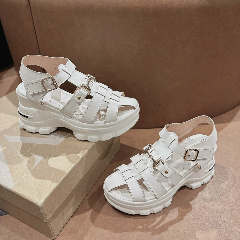 Giày xăng đan rọ khoá