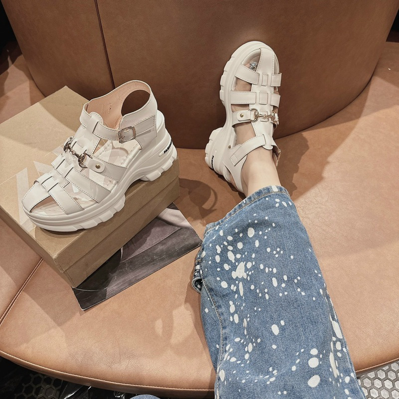 Giày xăng đan rọ khoá