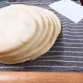 Đế Pizza (tặng kèm lá thơm)