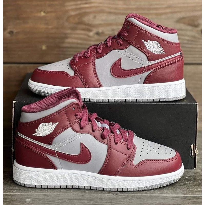 Giầy thể thao Ni.ke Jordan 1 Hight Mid GS CherryWood Red DQ8423 615 Authentic Nhật bản