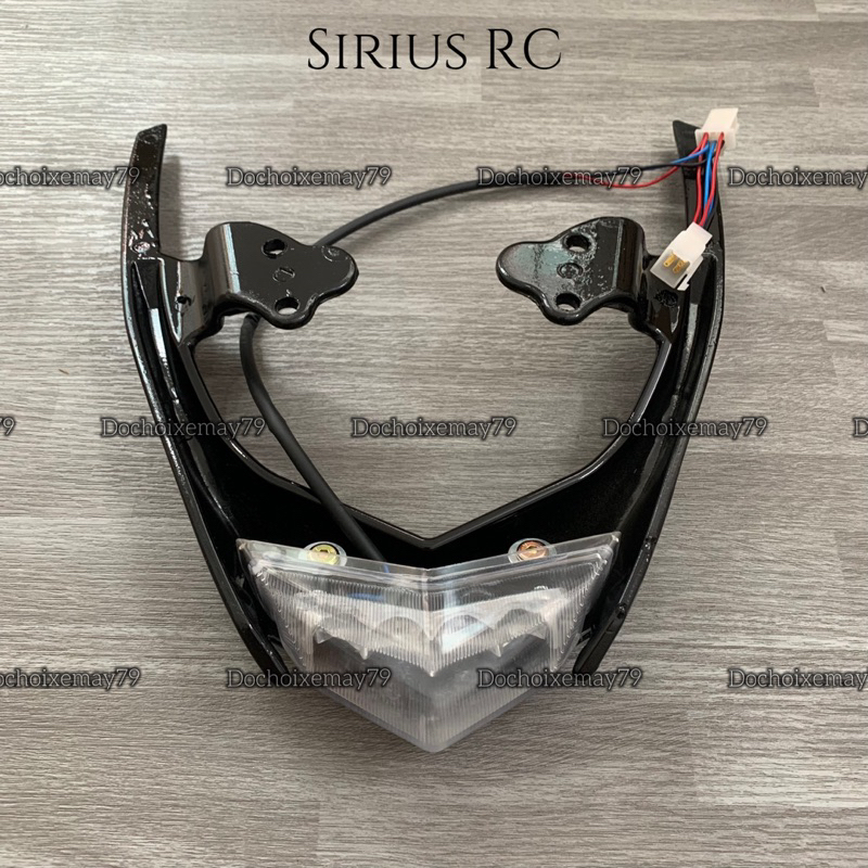 Cảng sau Sirius Spark có đèn