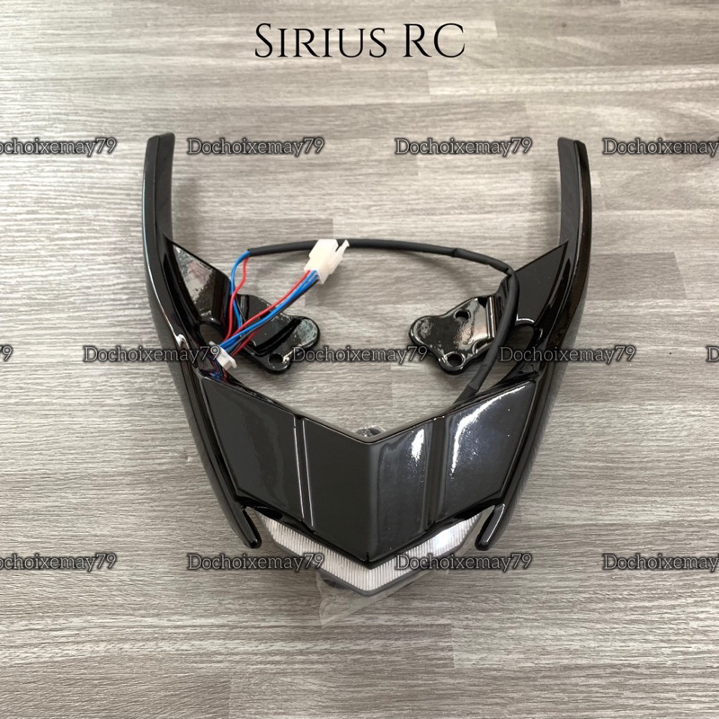 Cảng sau Sirius Spark có đèn