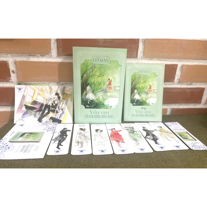 Sách - Yêu em từ cái nhìn đầu tiên - Minh Quang Books 2023 (Tặng kèm 7 bookmark nhân vật và 3 Postcard)