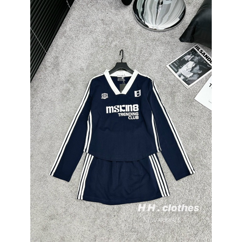 Set áo tay dài phối chân váy viền sọc