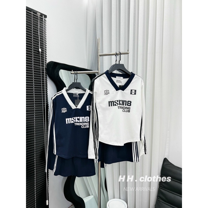 Set áo tay dài phối chân váy viền sọc