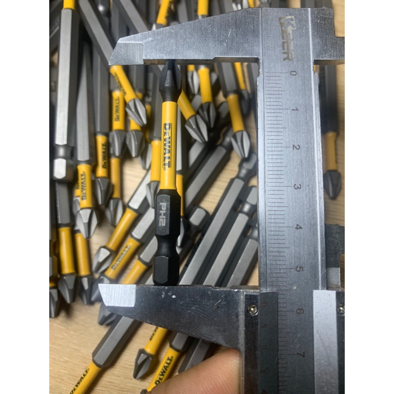 Mũi vít Dewalt chính hãng mẫu mới có từ mạnh