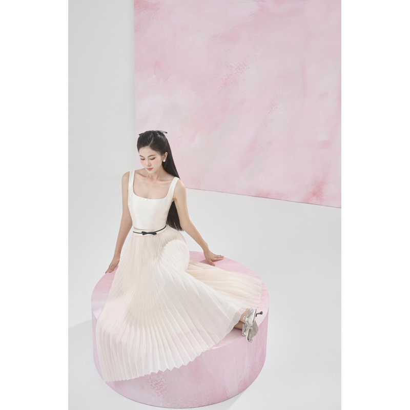 Áo Croptop và Chân váy dập ly MARIE màu kem, áo có đệm ngực MAR01