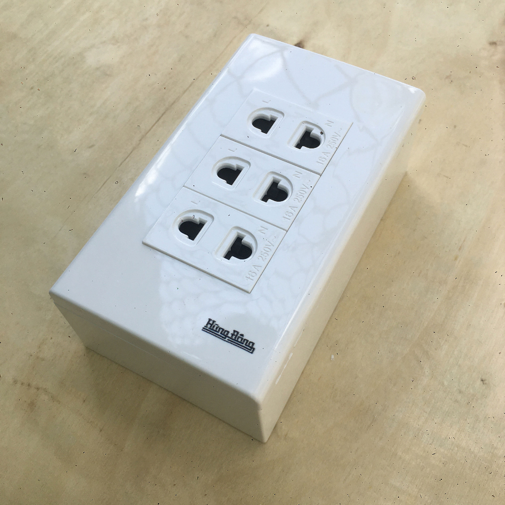 Bảng điện nổi tường ổ cắm kết hợp công tắc ráp sẵn siêu tải 2200W có cùng tiêu chuẩn panasonic