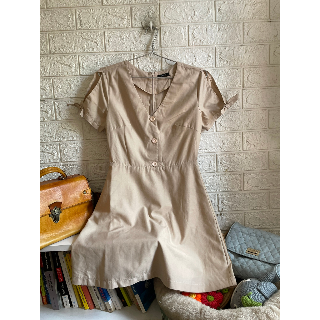 Đầm A phối nút tay xẻ đính nơ MARC