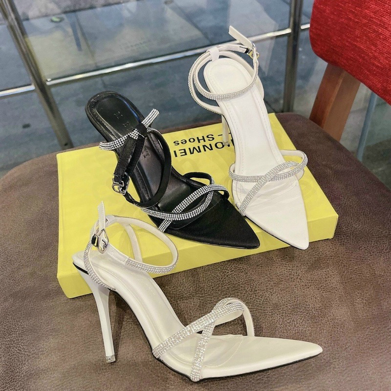 Sandal mũi nhọn quai mảnh đính đá chéo gót 8cm A16-BH 12 tháng Mũi nhọn