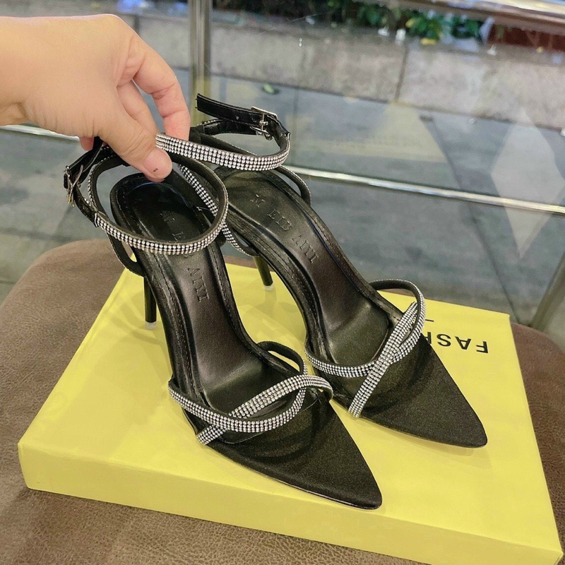 Sandal mũi nhọn quai mảnh đính đá chéo gót 8cm A16-BH 12 tháng Mũi nhọn