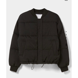 [SALE] Áo phao / khoác Bershka Authentic