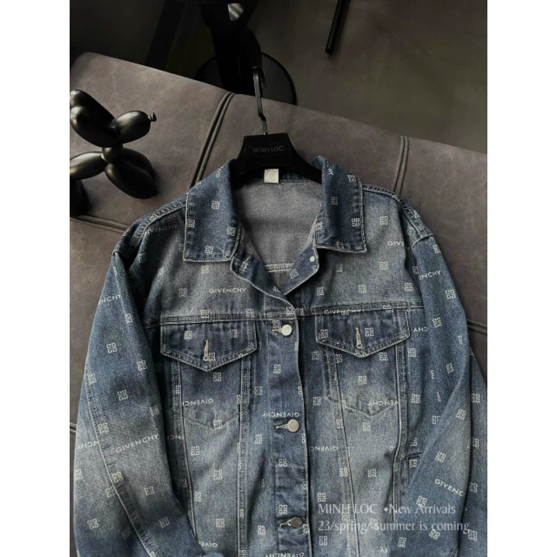 Áo khoác jean loang chữ QCCC