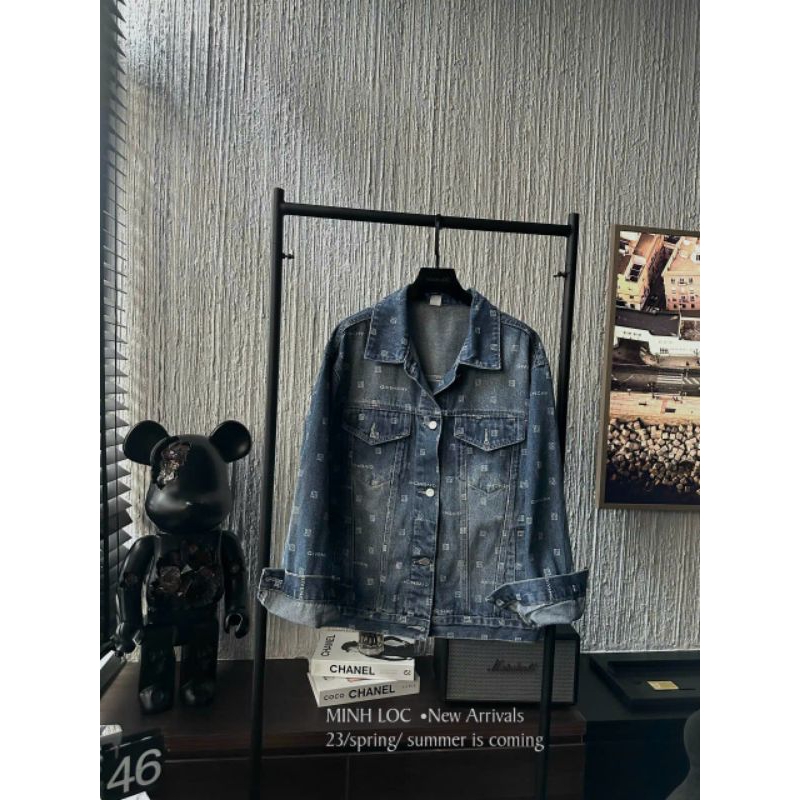 Áo khoác jean loang chữ QCCC