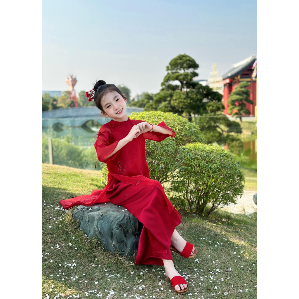 Set áo dài mẹ và bé cổ tròn siêu xinh - vải tơ óng- họa tiết đính kết cao cấp - màu đỏ - Áo Dài An Nhiên - AN64