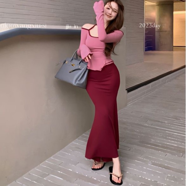 Set đồ nữ Áo dài tay dây buộc cổ vạt V dáng ngắn croptop + chân váy đuôi cá dài màu đỏ mẫu mới 2023 hàng qcc