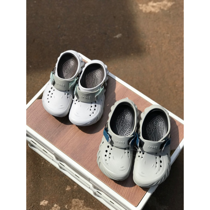 Crocs echo xám đậm quai dù