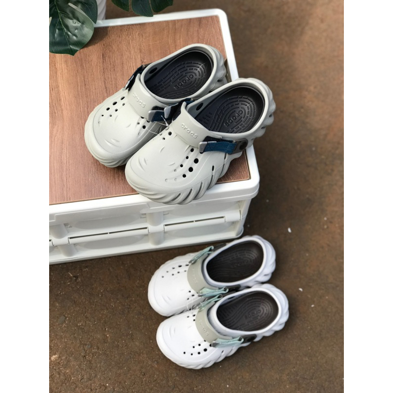 Crocs echo xám đậm quai dù
