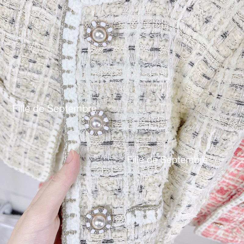 Áo khoác dạ tweed mix viền nhũ khuy hoa đá trắng QCCC