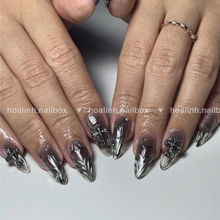 Gothic bướm bạc gắn charm form tròn nhọn gắn móng úp - hoa linh nail box thiết kế thủ công 192